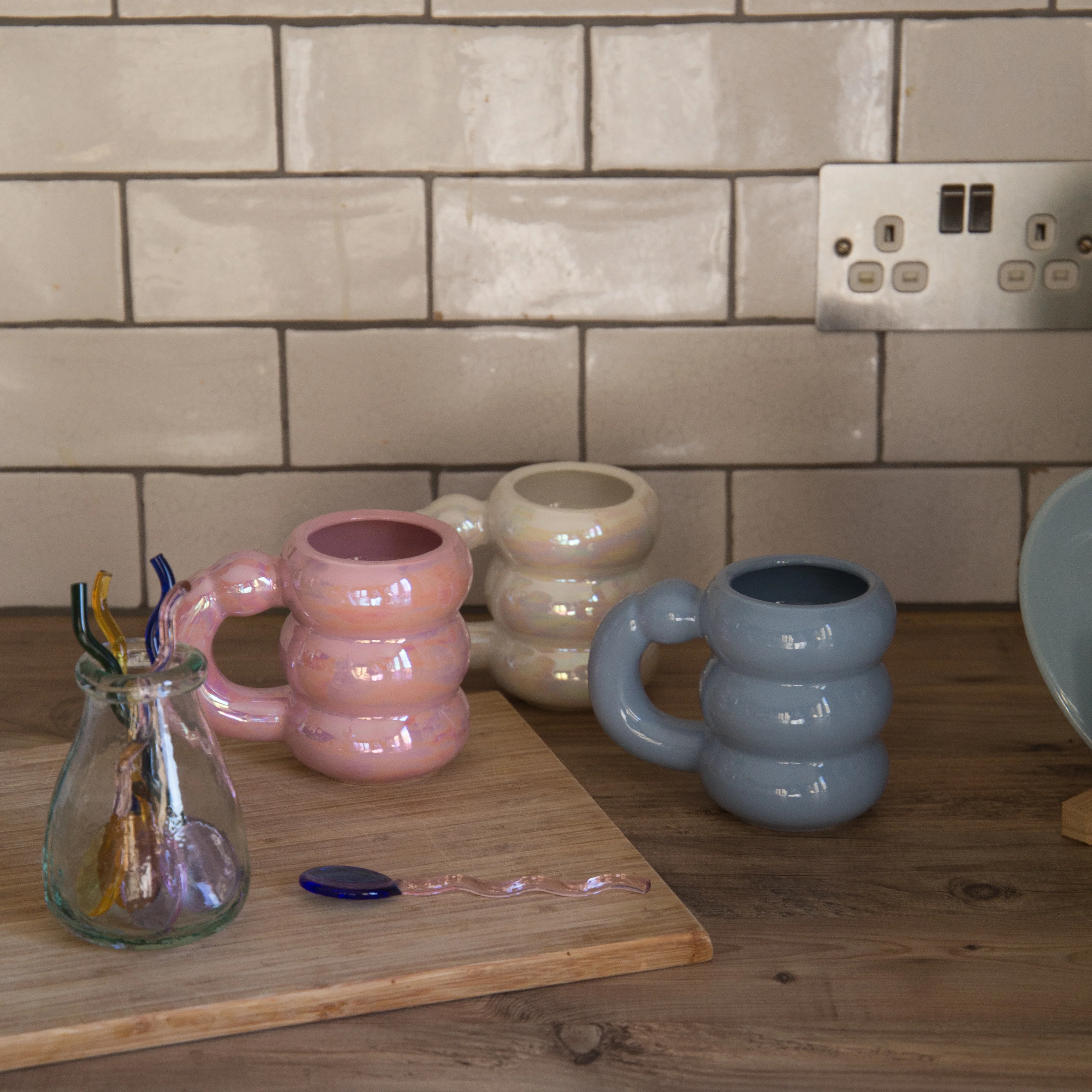 Ivore Group Ceramic Circle Bubble Mugs in Various Colours - Image 8