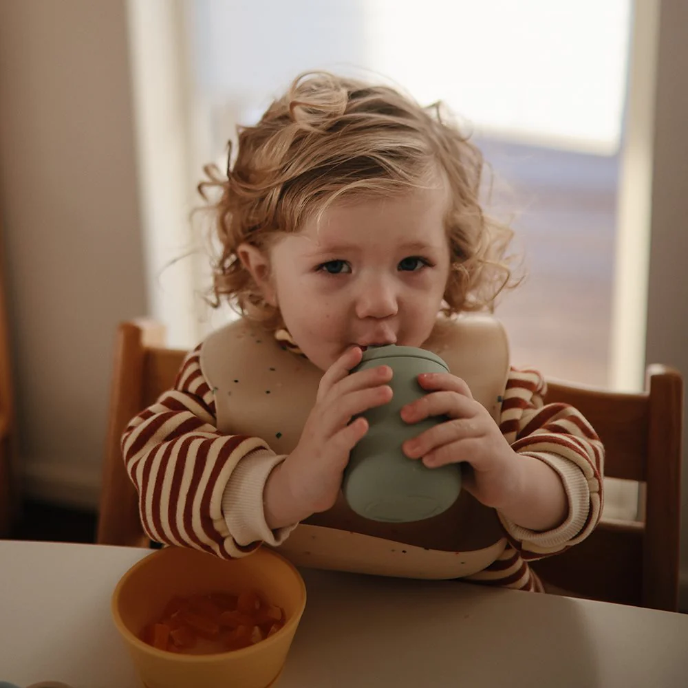Mushie Silicone Sippy Cup in Pale Yellow - Image 3